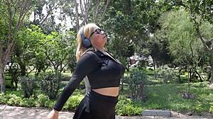 venezolana culona jogs and craves street cum.