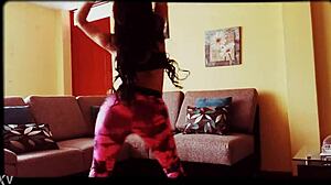 i love watching peruvian prostitute pilar gasca move her ass so nicely. it's so sexy.