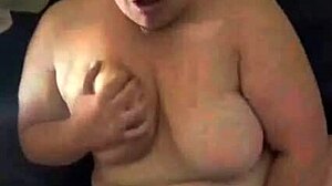 Kandy kane gives a handjob to a babe