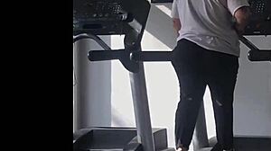 Big Booty Shakes On Treadmill