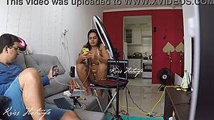 Corno do meu marido, I paraded in see-through bikini front of tech guy!