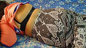 出轨的德西女友在酒店房间猛操情人