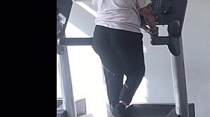 Big Booty Shakes On Treadmill