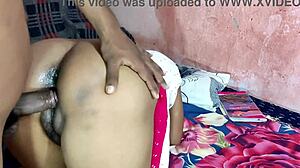 Sasur chytil bahu odzadu, riadne ju vyjebal v doggy a spoon štýle