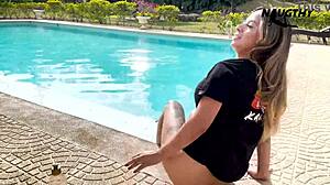 Sending my boyfriend a pool masturbation video! 😈