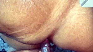 Sorprendo a mi vecina bañandose y le doy la follada de su vida