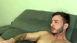 Tesão foi tanto que tive que bater uma