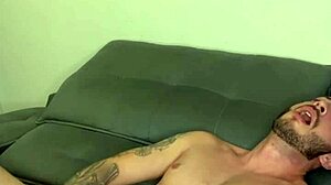 Tesão foi tanto que tive que bater uma