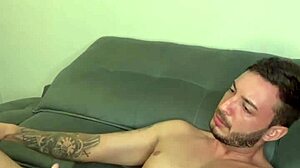 Tesão foi tanto que tive que bater uma