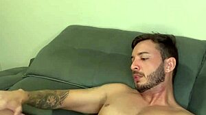 Tesão foi tanto que tive que bater uma