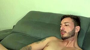 Tesão foi tanto que tive que bater uma