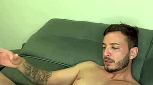 Tesão foi tanto que tive que bater uma