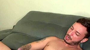 Tesão foi tanto que tive que bater uma