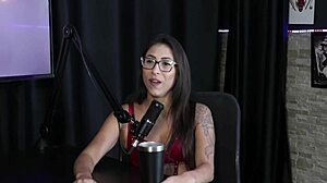 Morena and loira get naked and pussy licked!