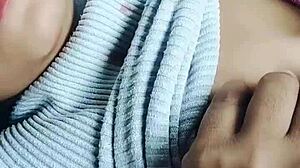 beautiful nri girlfriends flash tight bodies in car video