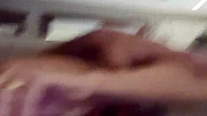 Blonde milf Aline gives Flávio a quick handjob