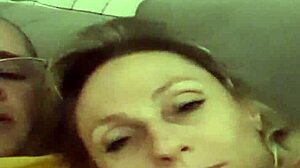 Blonde milf Aline gives Flávio a quick handjob