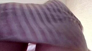 Elza Kom Sniffs Pussy in Panties