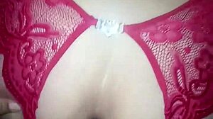 lencer�a roja llena de leche