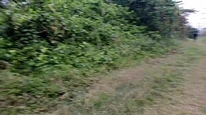 safada flashes pussy in public park without panties