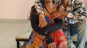 हाॅट सेक्सी ठरकी वाईफ को लंड पर बिठाया और उससे जोर जोर से चुदवाया