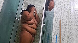 yo, my naughty madrasta sent me a wild squirt vid, damn! 😲