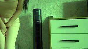 Female desperation leads to pee in jeans, homemade amateurs video.