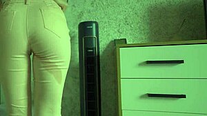 Female desperation leads to pee in jeans, homemade amateurs video.