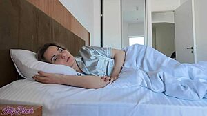 Yo, azgın üvey annem beni baştan çıkardı ve her damla dölümü yuttu POV'da