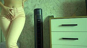 Female desperation leads to pee in jeans, homemade amateurs video.