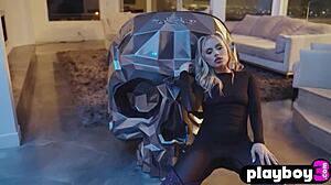 big ass blonde milf anna claire clouds shows off her hot body naked