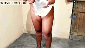 Esposa Bbw Experimenta Calcinhas Fio Dental Do Vizinho