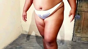 Esposa Bbw Experimenta Calcinhas Fio Dental Do Vizinho