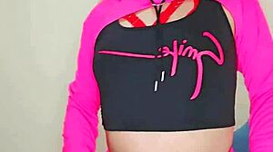 Transexual beauty shows off rosadita y rica polla