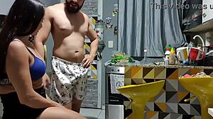 Fetiche de Transar na Cozinha com Brunette Fitness Creampie