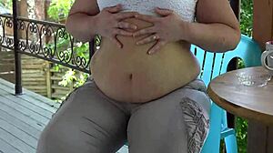 mukbang with chubby milf 😋