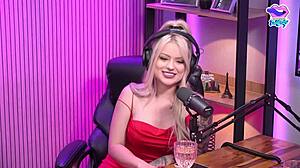 Она стонала для двух горячих