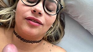 Ateşli Genç Üvey Kardeşler POV'da Yaramaz İş Başlatıyor