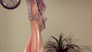 モニカ・スウィートハートが会議室テーブルで巨根をガンガン