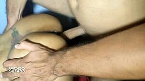 Atendente de caixa novinha dando pro gerente no deposito!