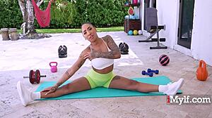 Wow, that ebony fitness guru Kona Jade rides Peter Green's tight pussy so intensely!