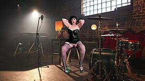 Granny Hardrock delivers a spectacular blowjob in homemade reality clip