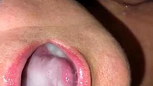 Colombiana sabrinafoxy blows in hotel for cum