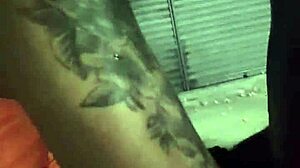 Ele Não Aguentou e Tirou a Capa na Rua