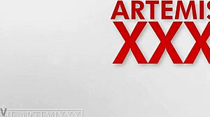 Lola får hård doggystyle-pounding i tight fitta