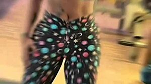 Ele Não Aguentou e Tirou a Capa na Rua