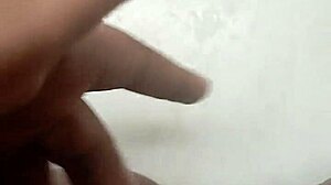 i love this sexy solo fingering and squirting session