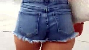 wow, sneaking peeks at big asses on the street! 😍