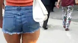 wow, sneaking peeks at big asses on the street! 😍