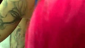 dois paus pretos um no cu e outro na buceta ele traz os amigo para foder a putinha dele